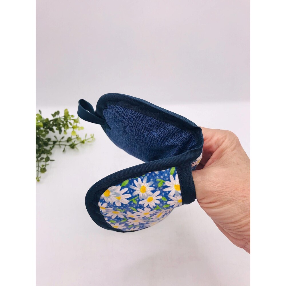 One Single Finger Hotpad Potholder, Blue Daisy Print, Cottage Core